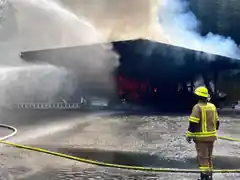 Aschau: Große Halle in Flammen