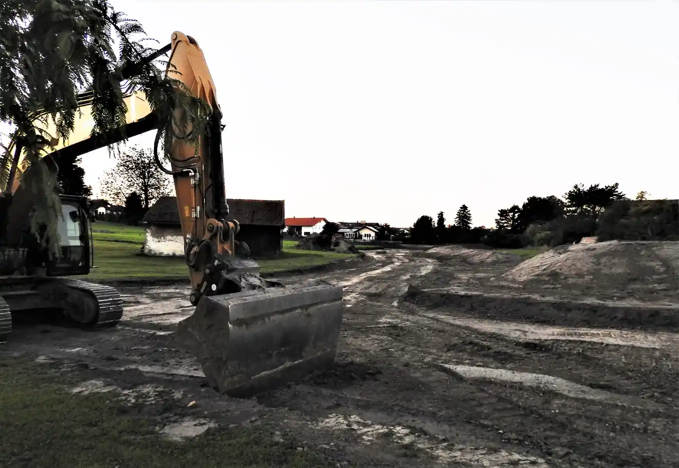Der Bagger ist da: Es geht los bei Werfling