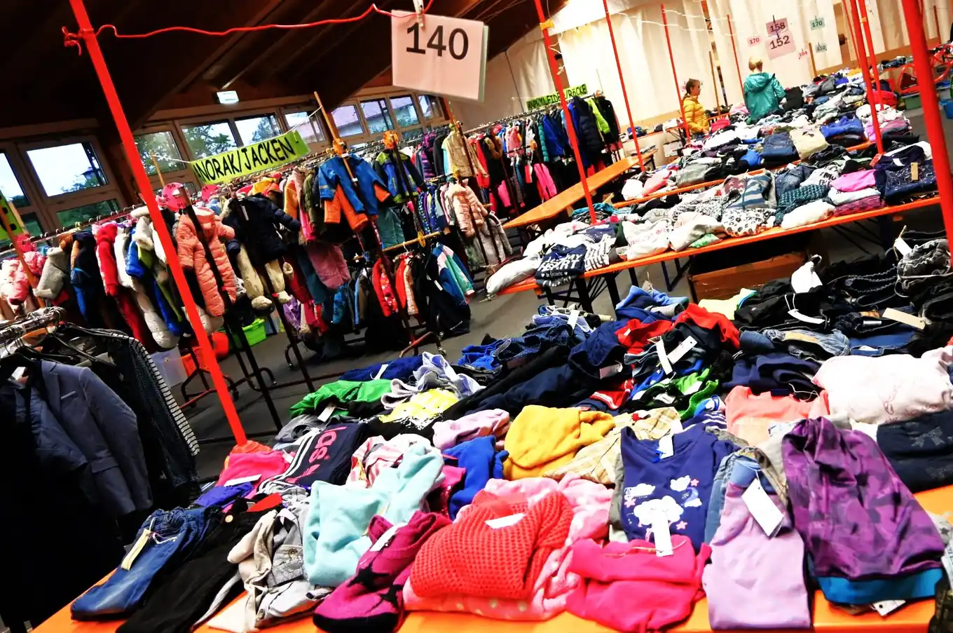 Markt mit 52 Ehrenamtlichen im Einsatz