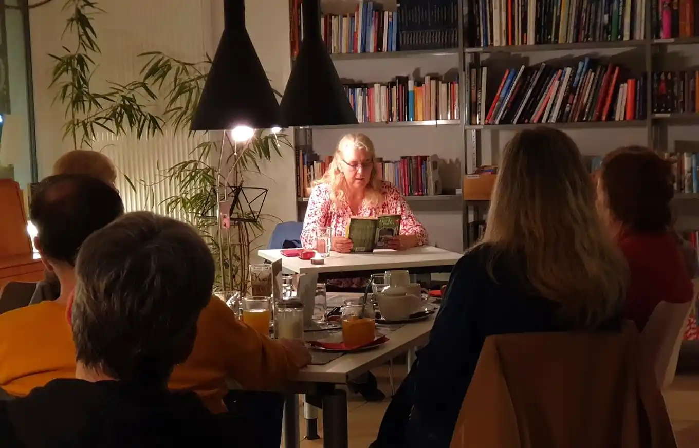 Eine „Mords-Partie“ im Buchcafé