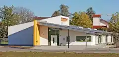 Kein Container, sondern ein Holzbau für die Kinder