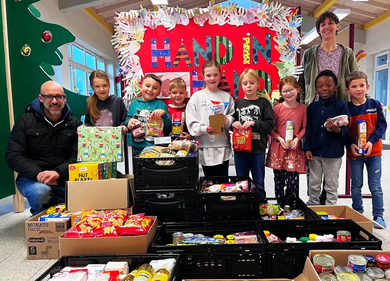 Hand in Hand: Kinder helfen der Tafel