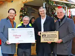 Neue Biergarten-Hütte für die Stiftung Attl