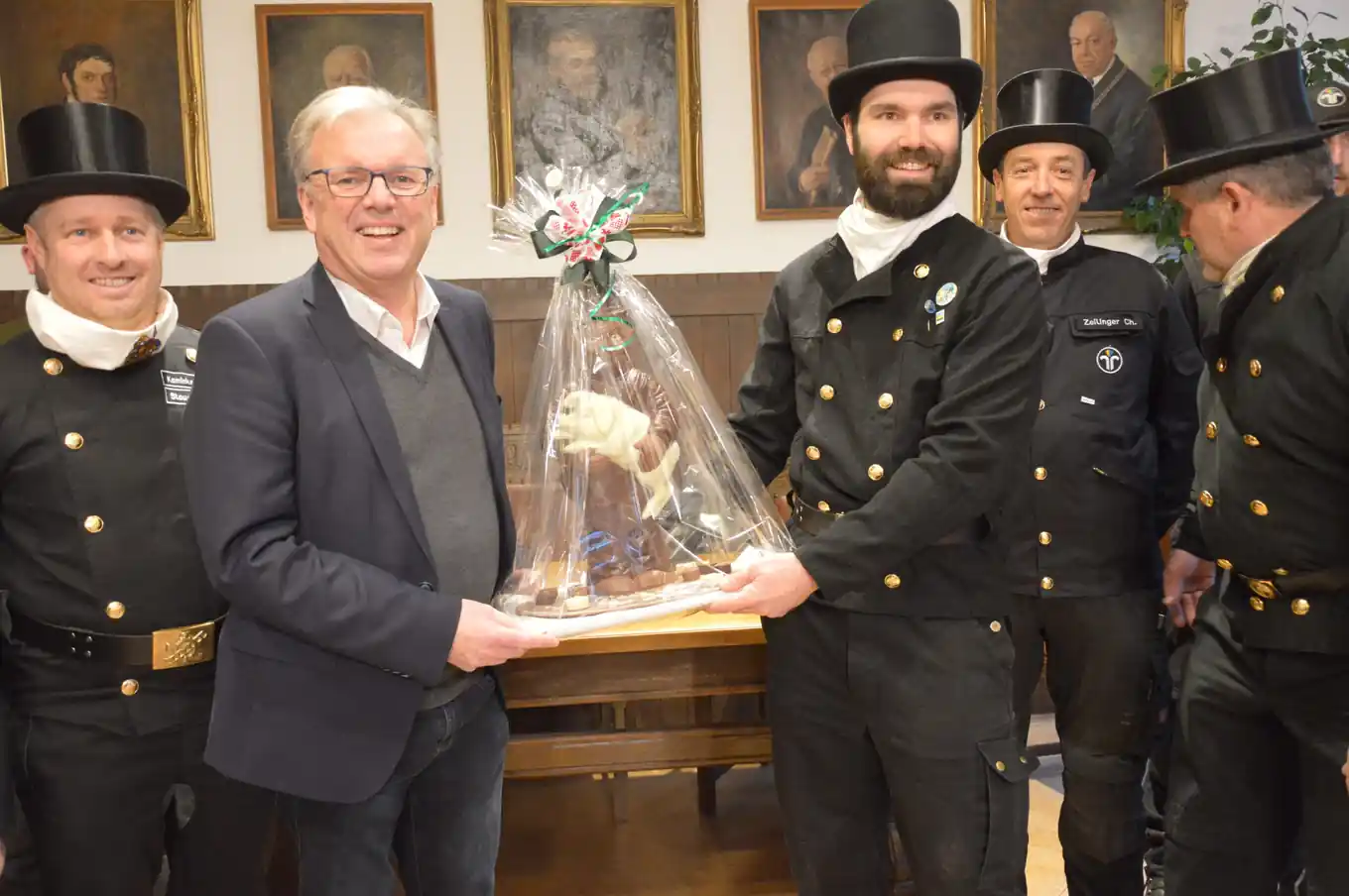 Sieben Glücksbringer im Rathaus