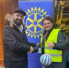 Die Losnummer 1 hat gewonnen