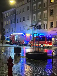 18.10 Uhr: Feuerwehr am Marienplatz