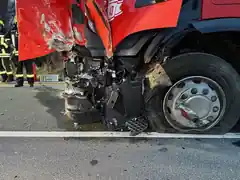 B15: Zwei Verletzte bei Frontalunfall