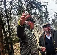 Auch der Rotter Bürgermeister rettet Amphibien