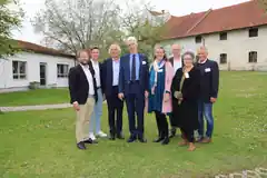 Staatssekretär besucht die Stiftung Attl