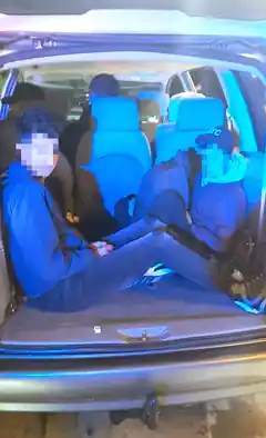 Zwei saßen im Kofferraum
