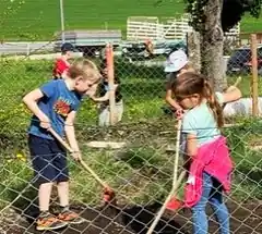 Junge Garten-Piraten erobern Kirchdorf