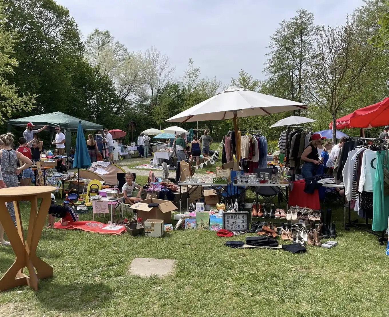 Gelungener Flohmarkt im Mehrgenerationengarten