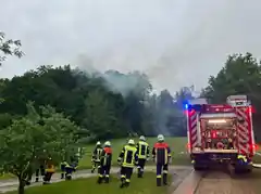 Hütte im Wald ein Raub der Flammen