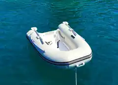 Betrunken im Schlauchboot