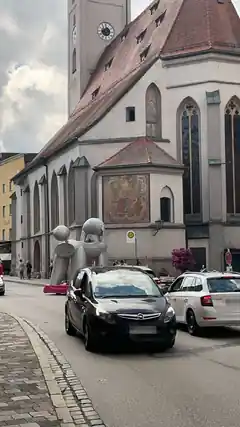 Kommt ein Riesenpudel angerollt …