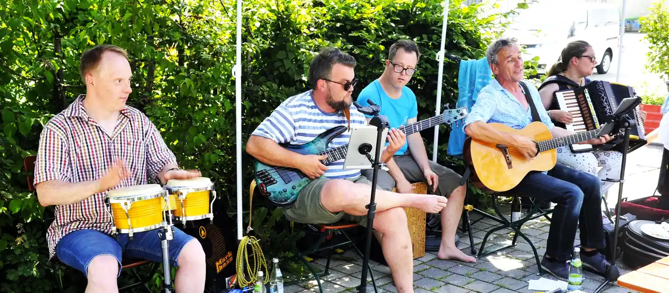 Hoch die Tassen zum 20-Jährigen