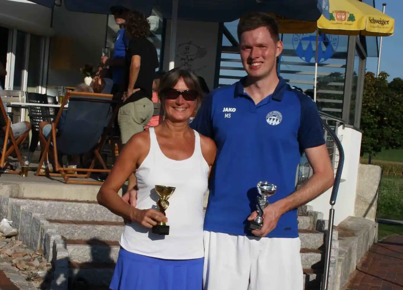 Mutter und Sohn werden Tennis-Vereinsmeister