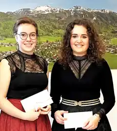 Internationale Ehrung fürs „Heiraffe Harfenduo“