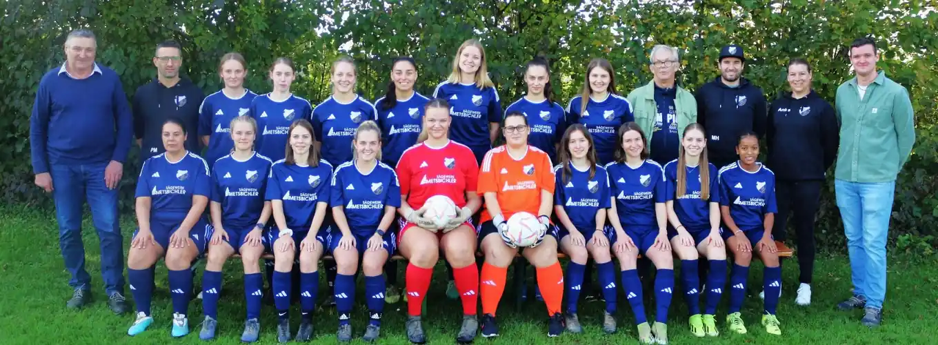 Fesche, neue Trikots für die Rotter Fußball-Ladies