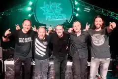 Live im Queens: „Joker & The Thieves“