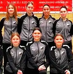 Fesche Trainingsanzüge für starke Fußball-Ladies
