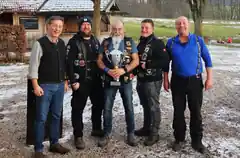 Starke Biker auf dem Eis