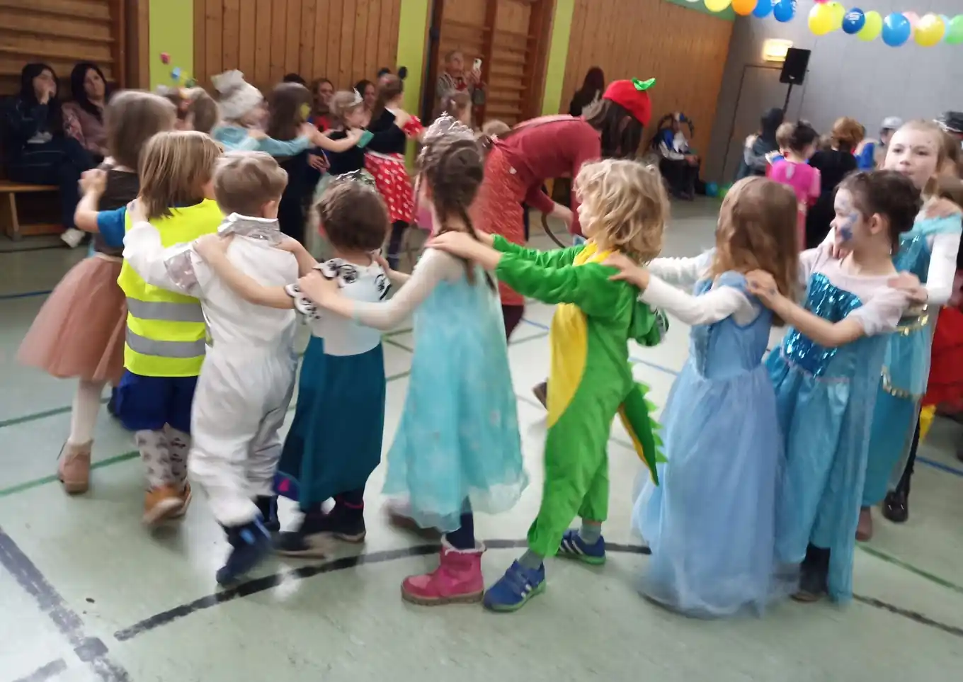 Bunt, laut und lustig – Soyener Kinder feierten