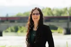 Infostand der Grünen mit Victoria Broßart