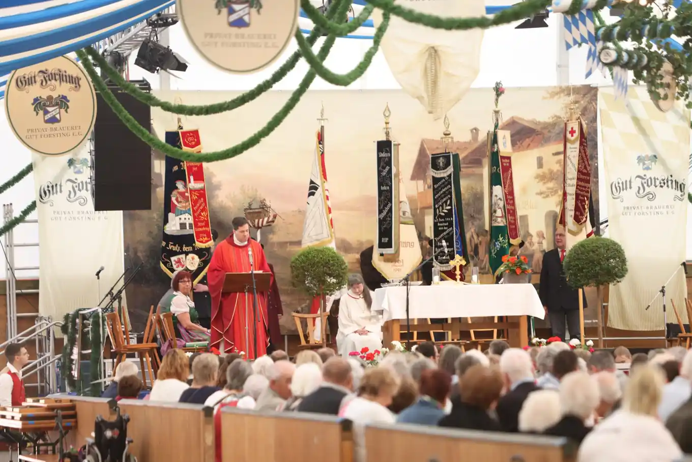 Pfingstgottesdienst im Festzelt