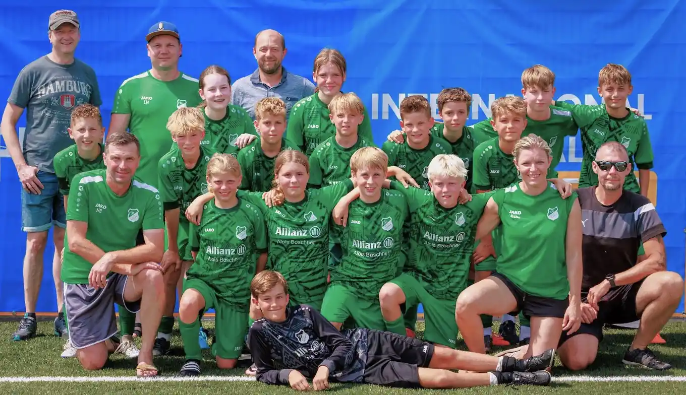 Mit „Ballfreunden“ aus aller Welt