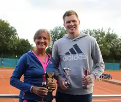 Oberndorfer Tennis: Stein gewinnt