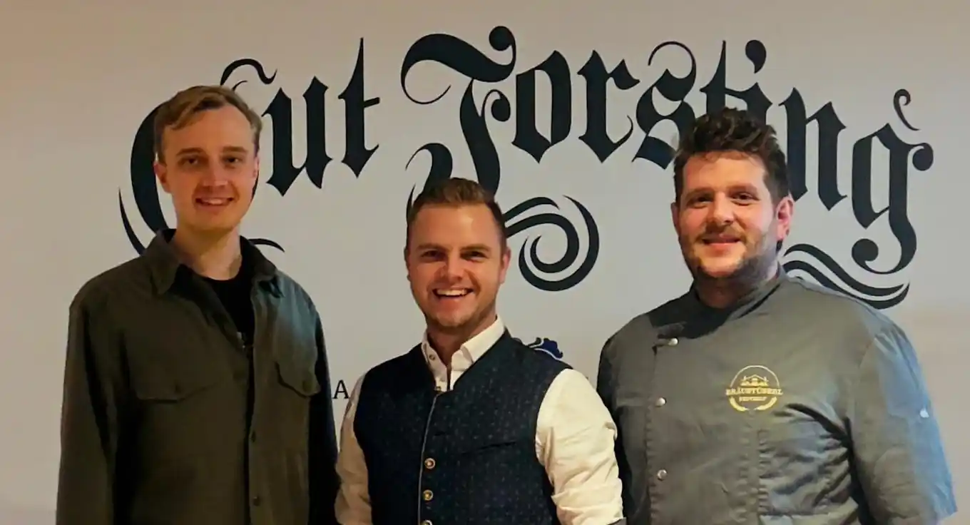 Küche mit traditionellen Schmankerln
