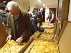 Pizza essen mit dem Bürgermeister