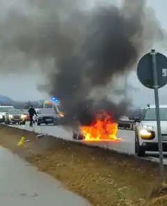Auf der B15: Auto brannte plötzlich