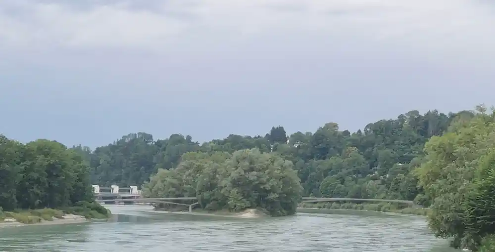 Über die Kapuziner-Insel den Inn überqueren