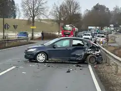 11.20 Uhr: B15 schwerer Auffahrunfall