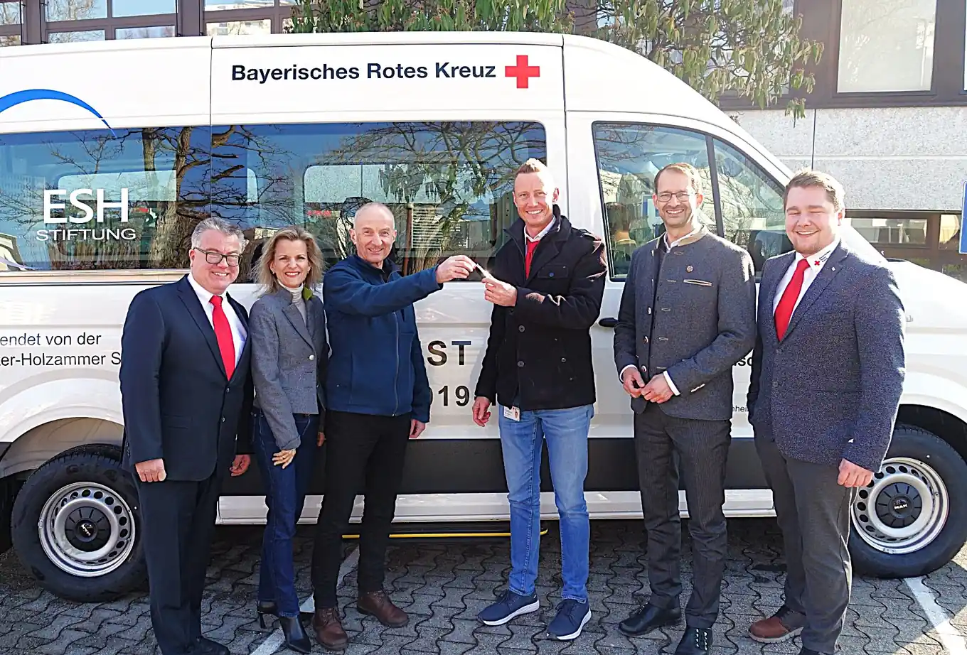 Als Geschenk: Ein neuer Bus für den BRK-Fahrdienst