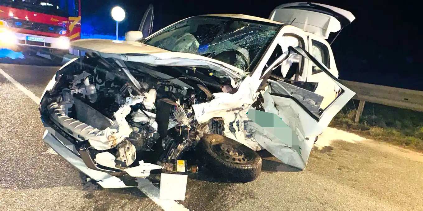 Junger Autofahrer schwerstverletzt