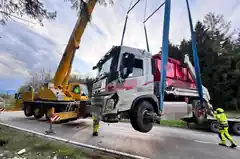 Lkw-Fahrer stirbt bei Unfall auf Staatsstraße