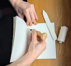 Wie entsteht ein Buch von Hand?