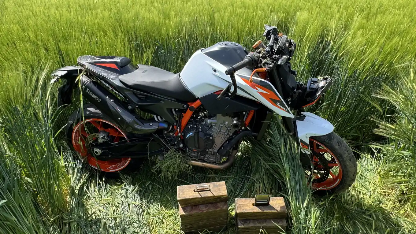 Junger Biker schwer verletzt