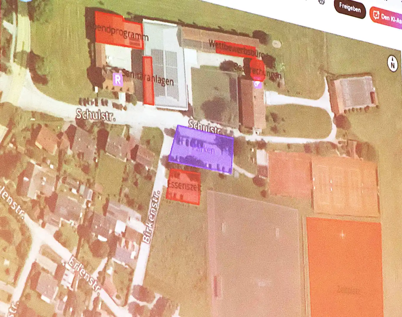 Zelteln neben dem Sportplatz