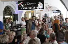 Tolle Stimmung unter den Arkaden