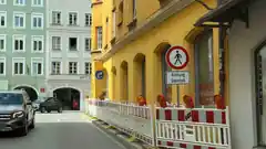 Bruckgasse: Sperrung des Gehwegs verlängert sich
