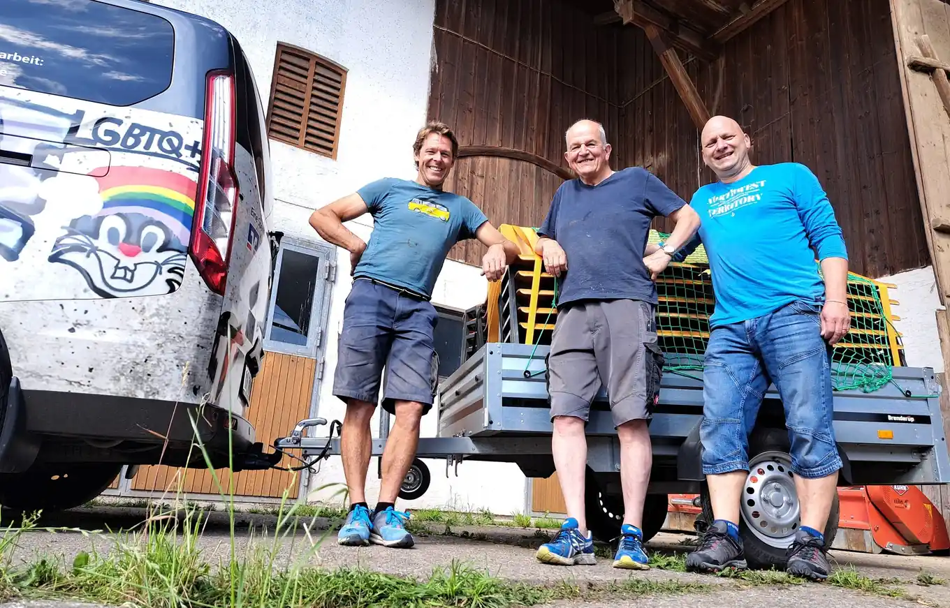 Stühle und Tische fürs Jugendbildungshaus