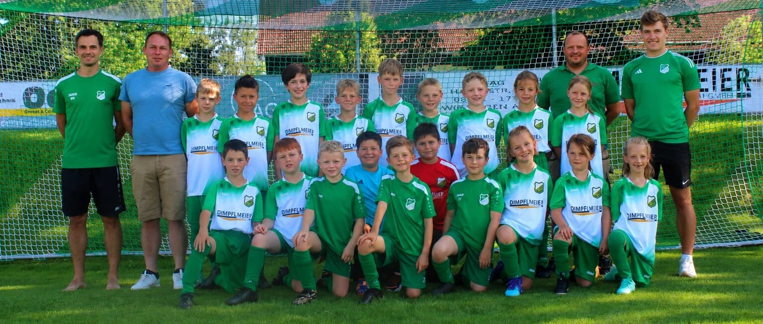 Neue Trikots, strahlende Gesichter