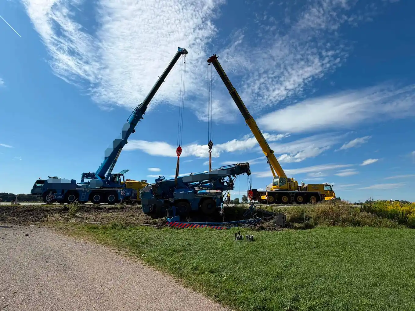 Lkw-Unfall: B15 zehn Stunden lang blockiert