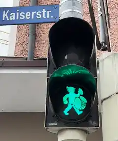 Herbstfest-Trommler regelt den Verkehr