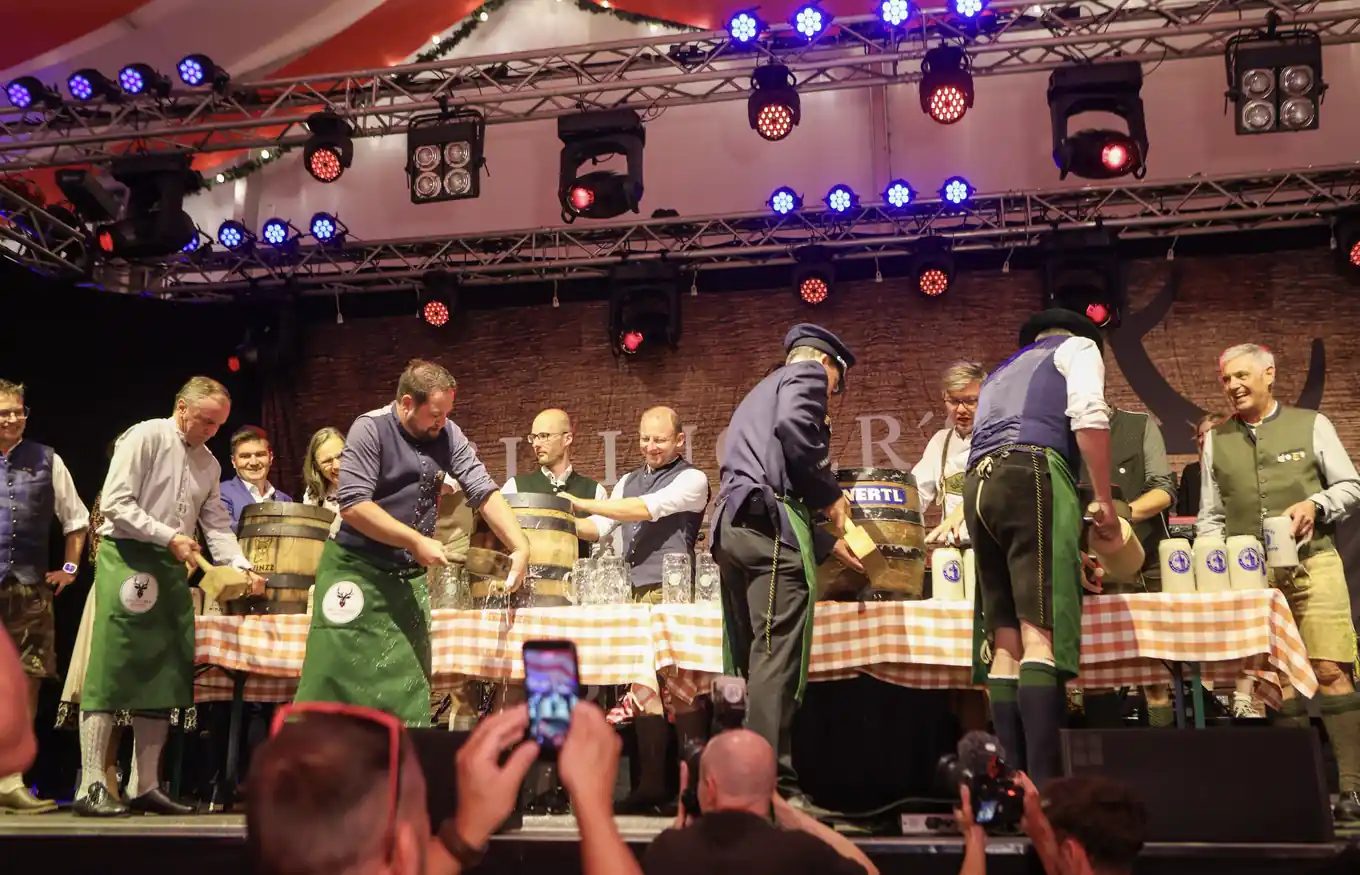 Jubiläums-Herbstfest: O’zapft is in Haag