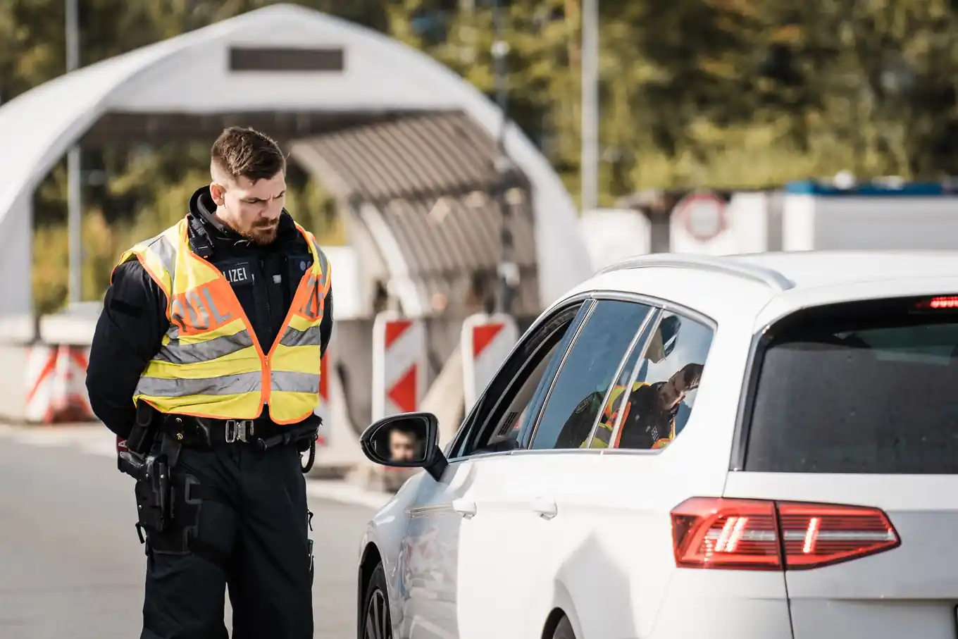 Schlagringe, Messer und eine Pistole